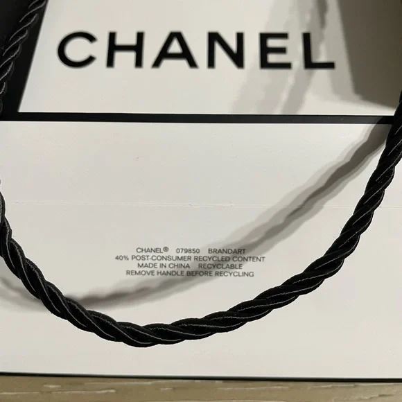 Chanel shopping bag and samples Bundle. - Picture 4 of 5